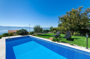 Lichtdurchflutete Penthousewohnung nur 300 Meter zum Strand mit Meerblick, Pool, Grill